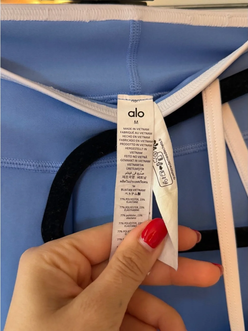 ALO Yoga Leggings and Sports Bra Set - Picture 5 of 8